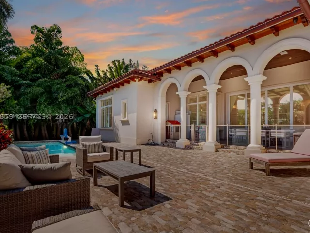 6-bedroom home for sale in Bay Harbor Islands - 1360 98th St - MondialRealty