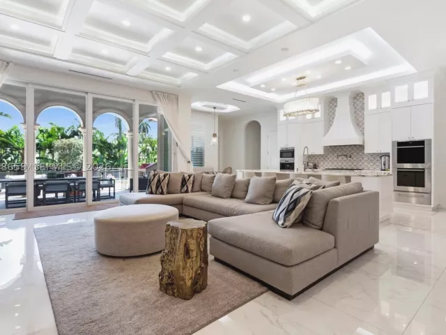 6-bedroom home for sale in Bay Harbor Islands - 1360 98th St - MondialRealty