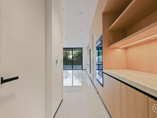 5-bedroom home for sale in Fort Lauderdale - 728 NE 17th Terrace - MondialRealty