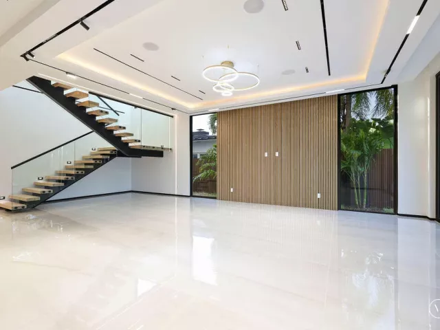 5-bedroom home for sale in Fort Lauderdale - 728 NE 17th Terrace - MondialRealty