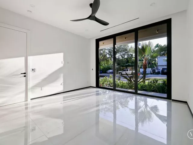 5-bedroom home for sale in Fort Lauderdale - 728 NE 17th Terrace - MondialRealty