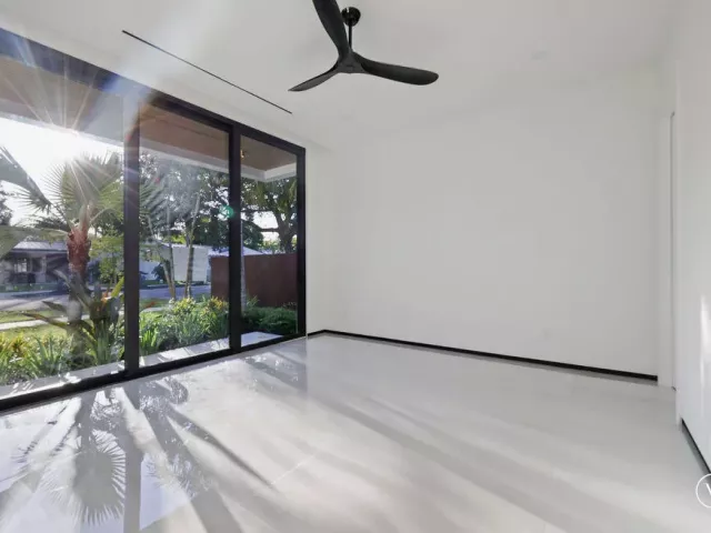 5-bedroom home for sale in Fort Lauderdale - 728 NE 17th Terrace - MondialRealty
