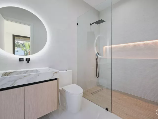 5-bedroom home for sale in Fort Lauderdale - 728 NE 17th Terrace - MondialRealty