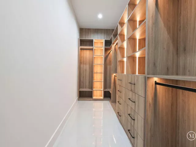 5-bedroom home for sale in Fort Lauderdale - 728 NE 17th Terrace - MondialRealty