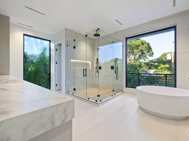 5-bedroom home for sale in Fort Lauderdale - 728 NE 17th Terrace - MondialRealty