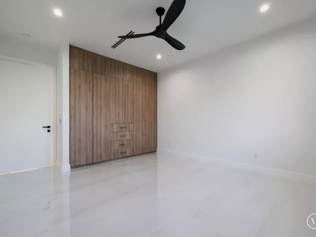5-bedroom home for sale in Fort Lauderdale - 728 NE 17th Terrace - MondialRealty