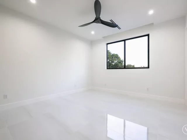 5-bedroom home for sale in Fort Lauderdale - 728 NE 17th Terrace - MondialRealty