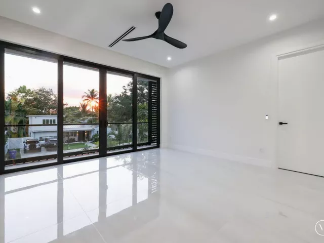 5-bedroom home for sale in Fort Lauderdale - 728 NE 17th Terrace - MondialRealty
