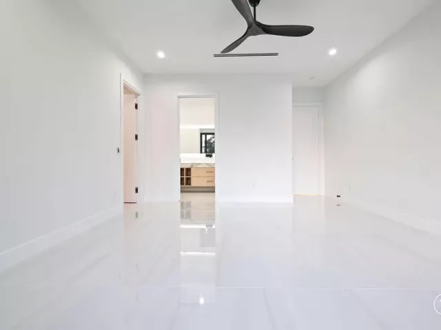 5-bedroom home for sale in Fort Lauderdale - 728 NE 17th Terrace - MondialRealty