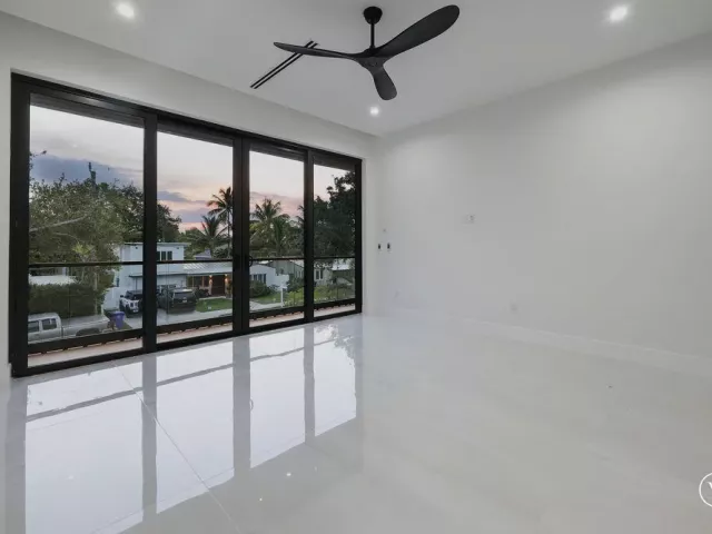 5-bedroom home for sale in Fort Lauderdale - 728 NE 17th Terrace - MondialRealty