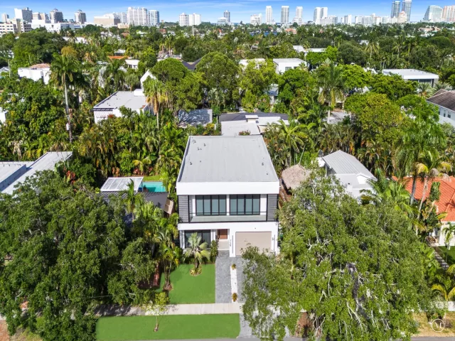 5-bedroom home for sale in Fort Lauderdale - 728 NE 17th Terrace - MondialRealty