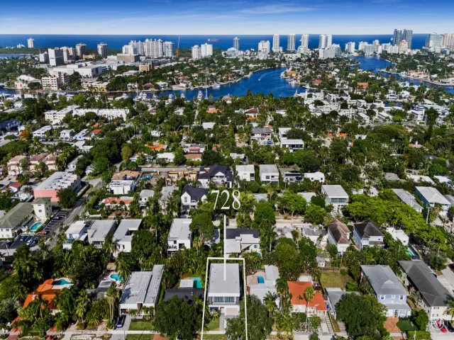 5-bedroom home for sale in Fort Lauderdale - 728 NE 17th Terrace - MondialRealty
