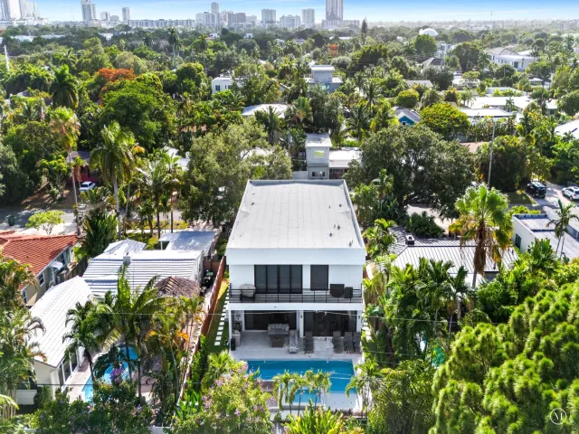 5-bedroom home for sale in Fort Lauderdale - 728 NE 17th Terrace - MondialRealty