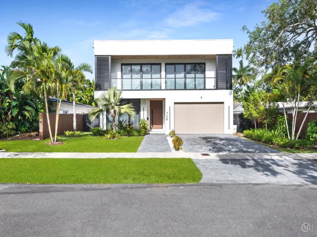 5-bedroom home for sale in Fort Lauderdale - 728 NE 17th Terrace - MondialRealty