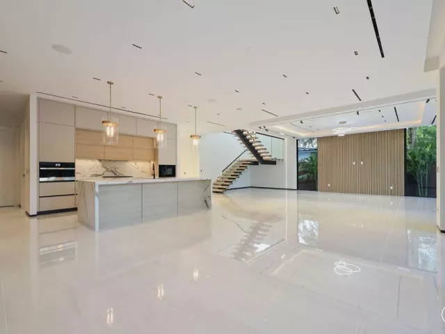 5-bedroom home for sale in Fort Lauderdale - 728 NE 17th Terrace - MondialRealty