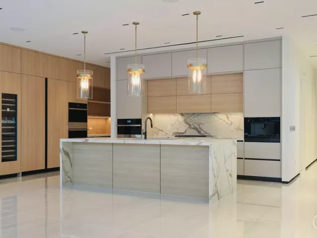 5-bedroom home for sale in Fort Lauderdale - 728 NE 17th Terrace - MondialRealty