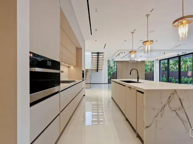 5-bedroom home for sale in Fort Lauderdale - 728 NE 17th Terrace - MondialRealty