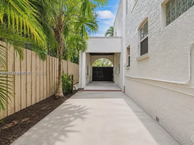 4-bedroom home for rent in Miami - 22 NE 44th St 0 - MondialRealty