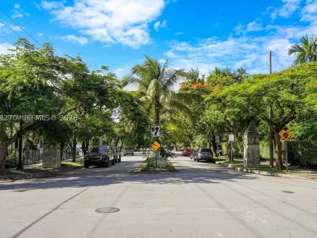 4-bedroom home for rent in Miami - 22 NE 44th St 0 - MondialRealty
