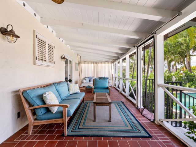 2-bedroom home for rent in Fort Lauderdale - 627 Solar Isle Drive - MondialRealty