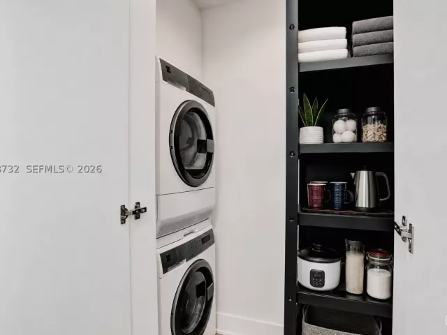 2-bedroom condo for sale in Miami - 300 S Biscayne Blvd T-1816 - MondialRealty