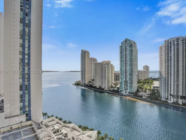 2-bedroom condo for sale in Miami - 300 S Biscayne Blvd T-1816 - MondialRealty