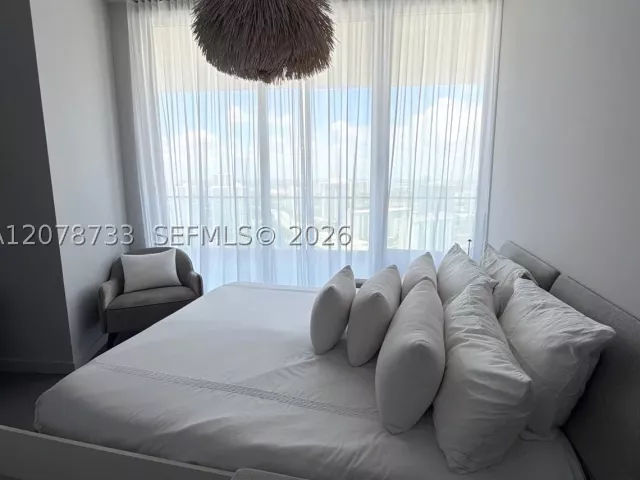 2-bedroom condo for rent in Sunny Isles Beach - 18975 Collins Ave 2905 - MondialRealty