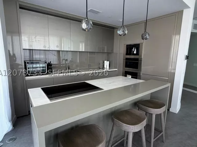 2-bedroom condo for rent in Sunny Isles Beach - 18975 Collins Ave 2905 - MondialRealty
