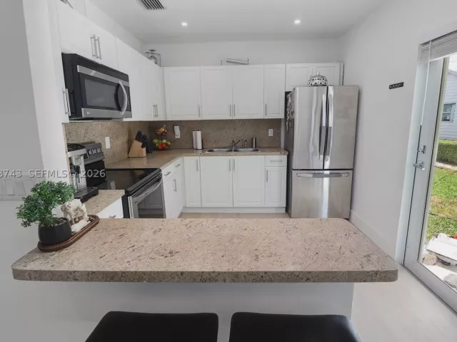 3-bedroom home for sale in Miami - 14940 Pierce St - MondialRealty