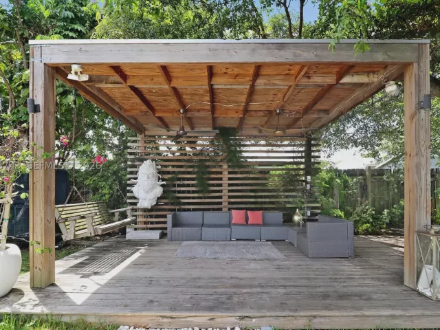 3-bedroom home for sale in Miami - 14940 Pierce St - MondialRealty