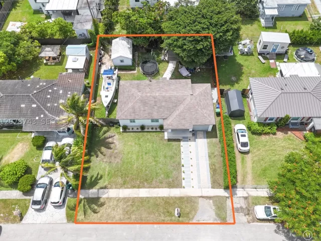3-bedroom home for sale in Miami - 14940 Pierce St - MondialRealty