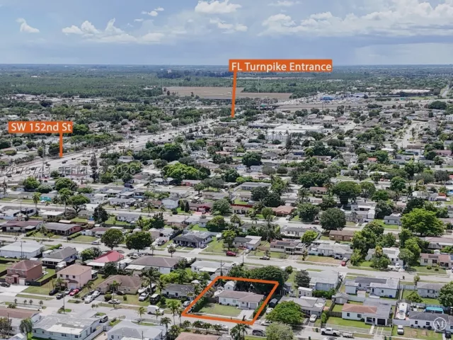 3-bedroom home for sale in Miami - 14940 Pierce St - MondialRealty