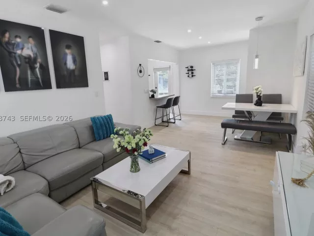 3-bedroom home for sale in Miami - 14940 Pierce St - MondialRealty