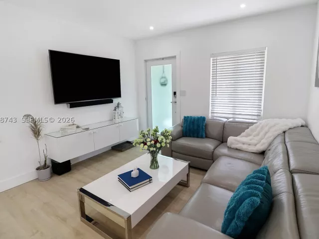 3-bedroom home for sale in Miami - 14940 Pierce St - MondialRealty