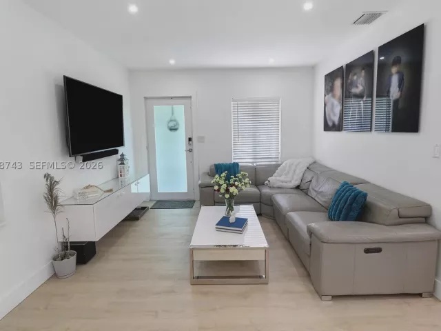 3-bedroom home for sale in Miami - 14940 Pierce St - MondialRealty
