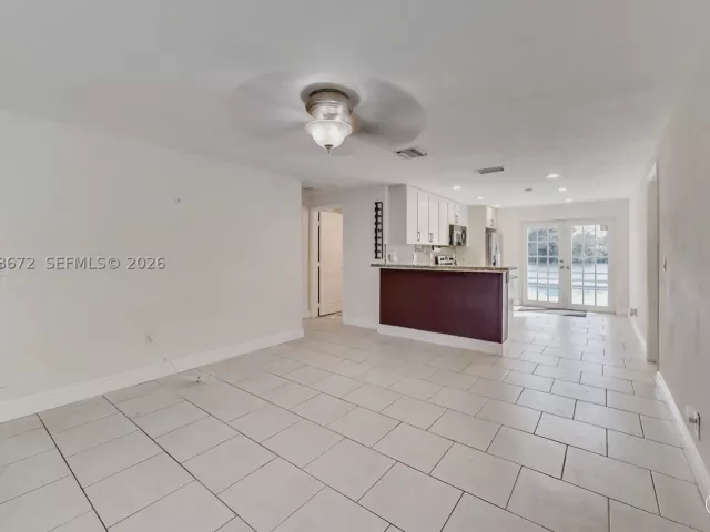 3-bedroom home for rent in Hollywood - 5900 N FARRAGUT DR 0 - MondialRealty