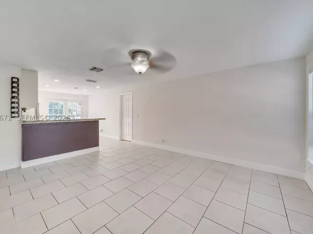 3-bedroom home for rent in Hollywood - 5900 N FARRAGUT DR 0 - MondialRealty