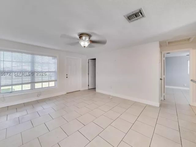 3-bedroom home for rent in Hollywood - 5900 N FARRAGUT DR 0 - MondialRealty