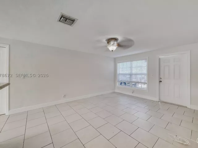 3-bedroom home for rent in Hollywood - 5900 N FARRAGUT DR 0 - MondialRealty