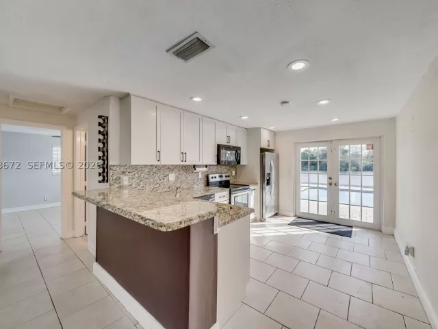 3-bedroom home for rent in Hollywood - 5900 N FARRAGUT DR 0 - MondialRealty