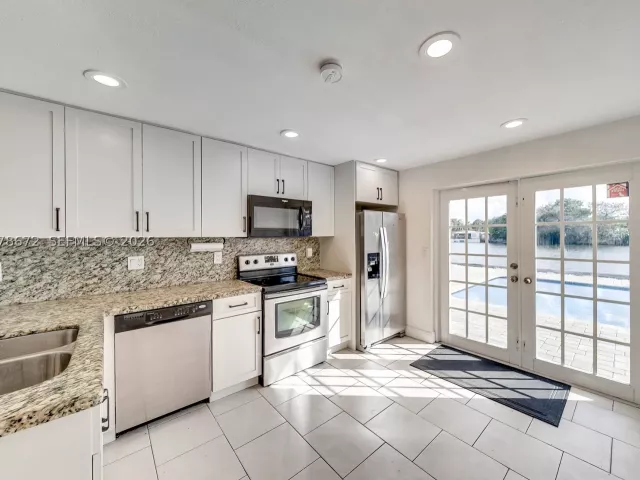 3-bedroom home for rent in Hollywood - 5900 N FARRAGUT DR 0 - MondialRealty