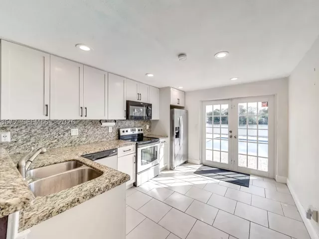 3-bedroom home for rent in Hollywood - 5900 N FARRAGUT DR 0 - MondialRealty