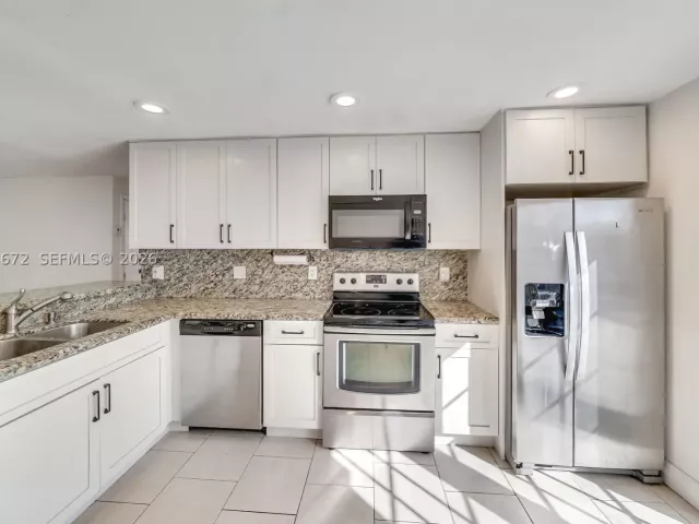 3-bedroom home for rent in Hollywood - 5900 N FARRAGUT DR 0 - MondialRealty