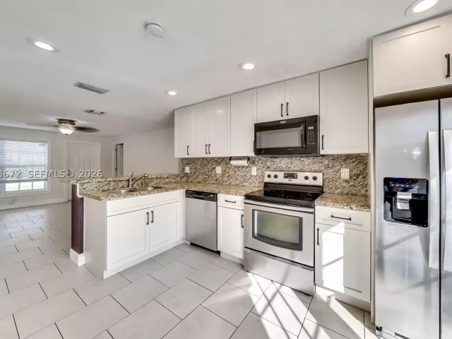 3-bedroom home for rent in Hollywood - 5900 N FARRAGUT DR 0 - MondialRealty