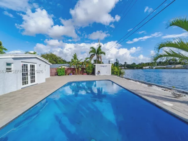3-bedroom home for rent in Hollywood - 5900 N FARRAGUT DR 0 - MondialRealty