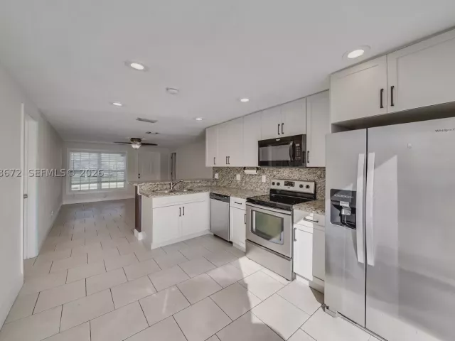 3-bedroom home for rent in Hollywood - 5900 N FARRAGUT DR 0 - MondialRealty