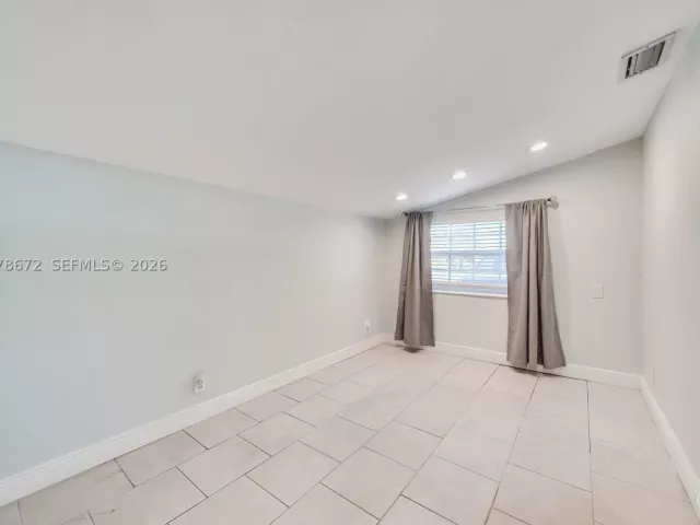3-bedroom home for rent in Hollywood - 5900 N FARRAGUT DR 0 - MondialRealty