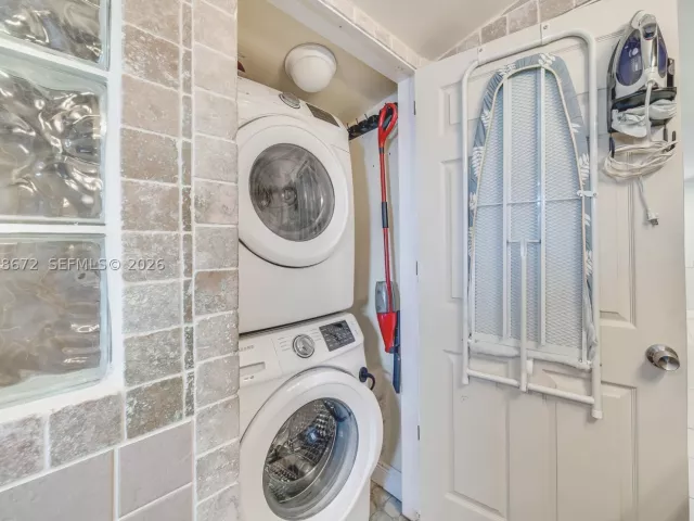 3-bedroom home for rent in Hollywood - 5900 N FARRAGUT DR 0 - MondialRealty