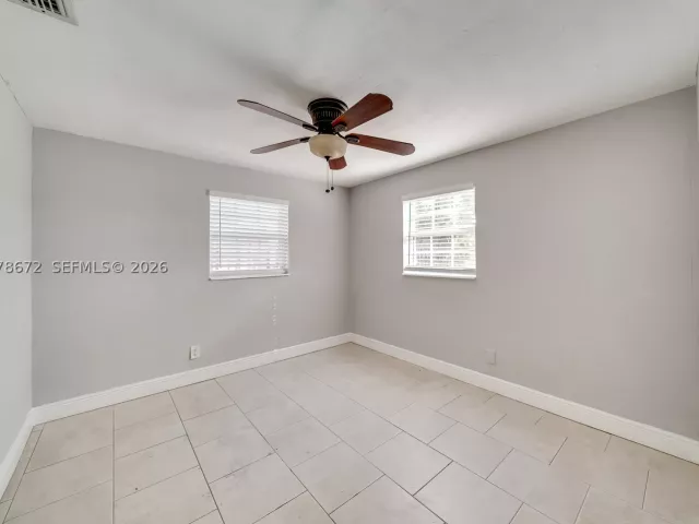 3-bedroom home for rent in Hollywood - 5900 N FARRAGUT DR 0 - MondialRealty