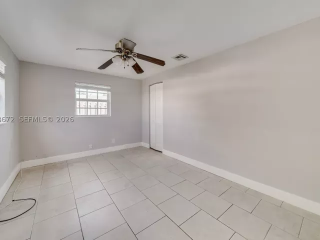 3-bedroom home for rent in Hollywood - 5900 N FARRAGUT DR 0 - MondialRealty